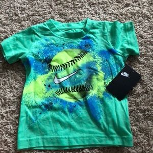 NWT Nike T-shirt 2T